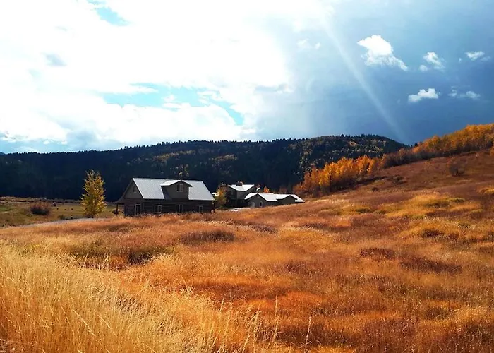 Charming Vacation For Large Groups Near Yellowstone National Park, Wyoming * Bedford