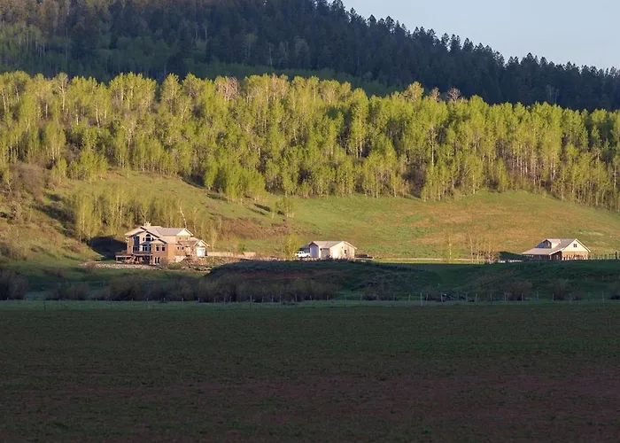 Charming Vacation For Large Groups Near Yellowstone National Park, Wyoming * Bedford