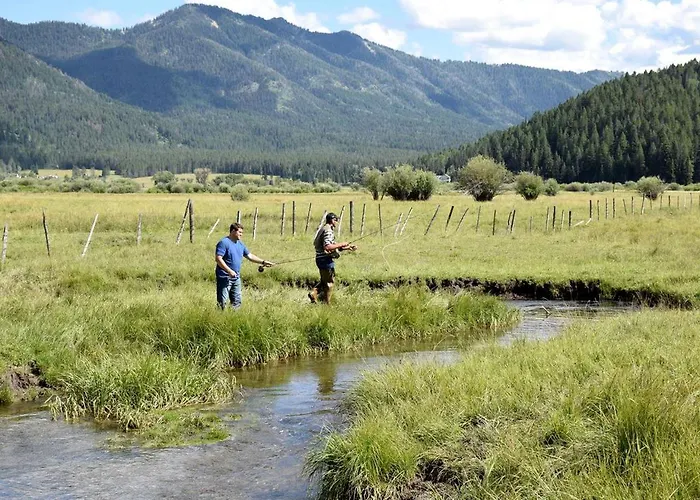 Charming Vacation For Large Groups Near Yellowstone National Park, Wyoming *